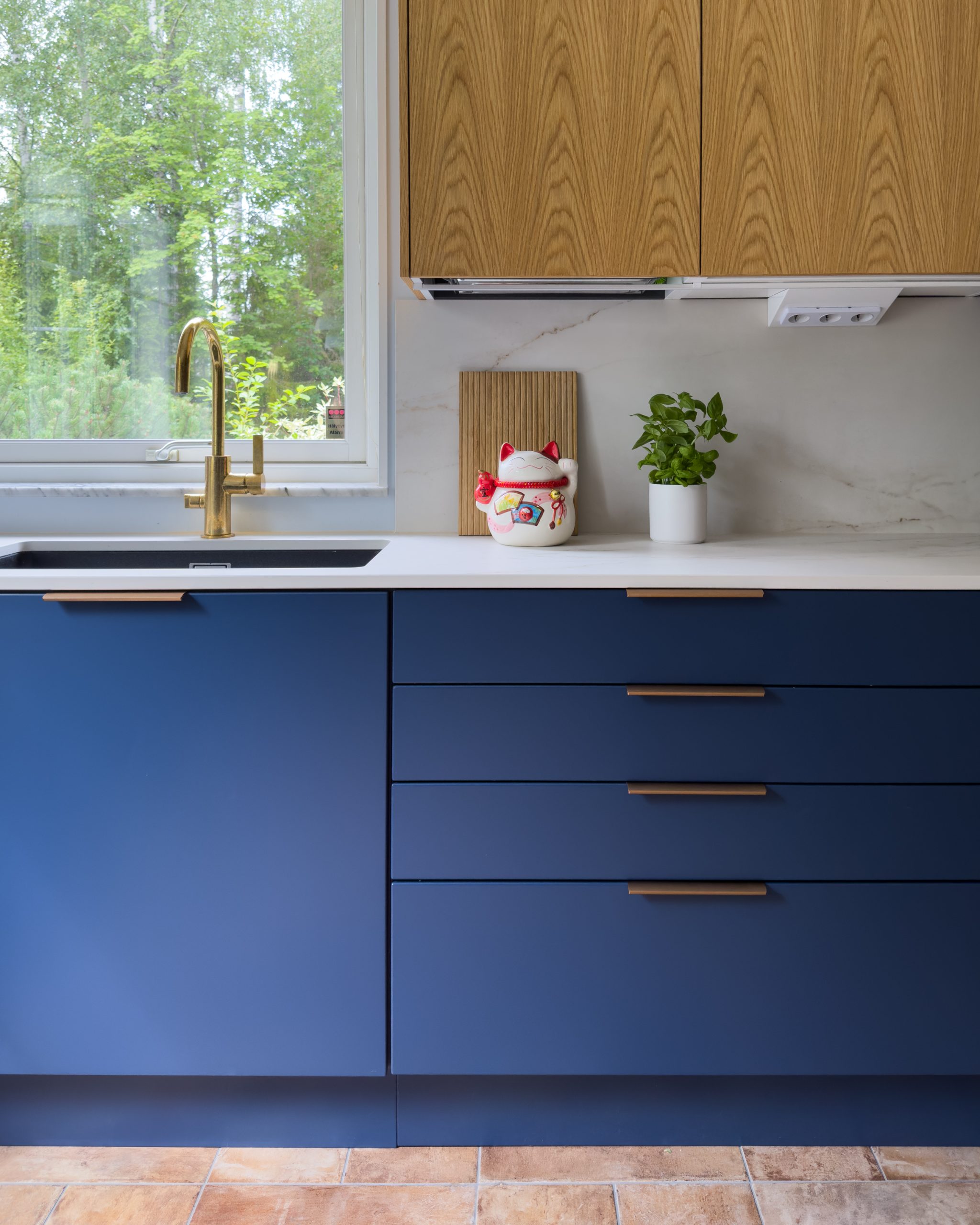 Värikkään keittiön sisustussuunnittelu lapsiperheelle - Helsinki ja Uusimaa