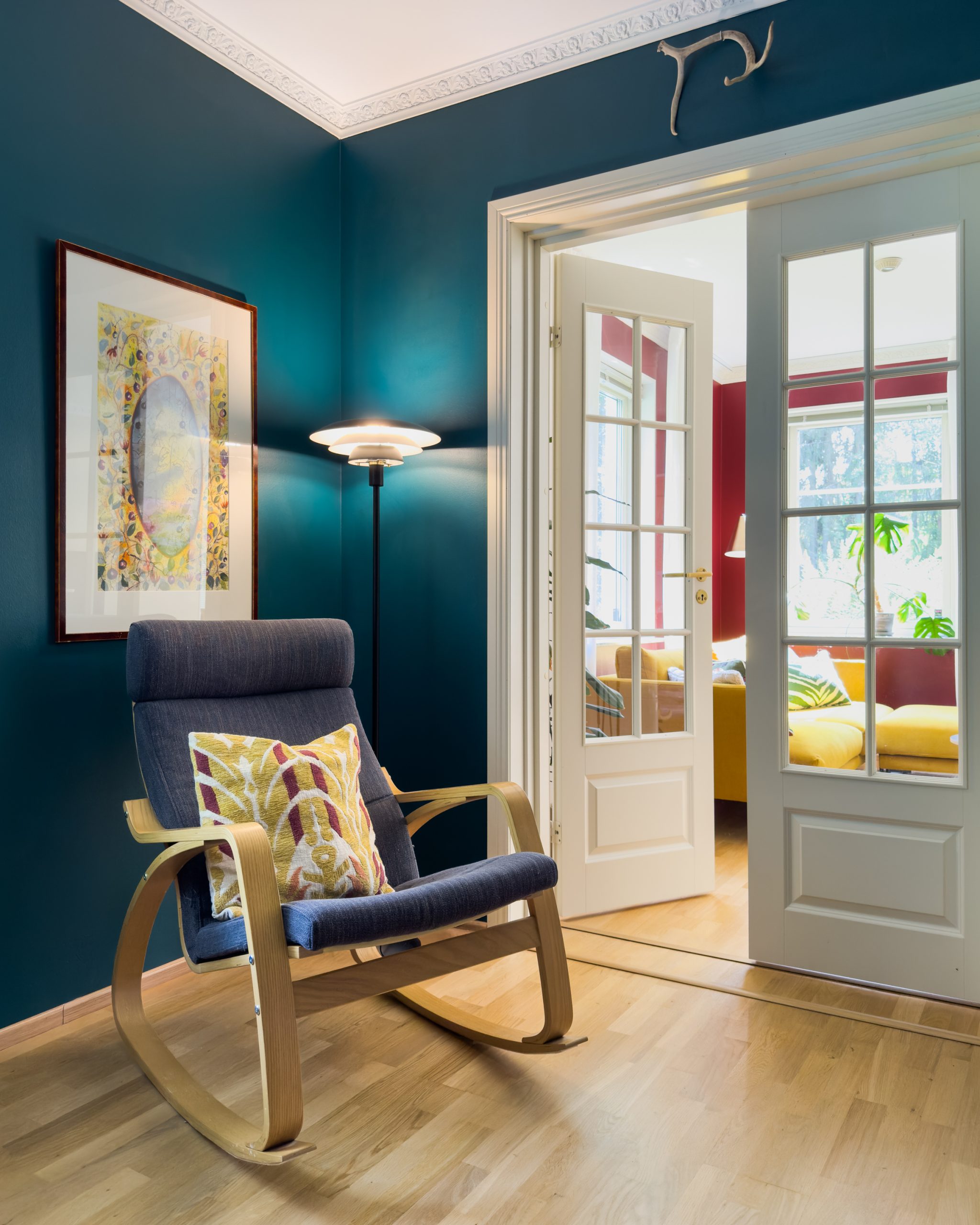 Värikäs työhuone – sisustussuunnittelija Helsingissä ja Uudellamaalla