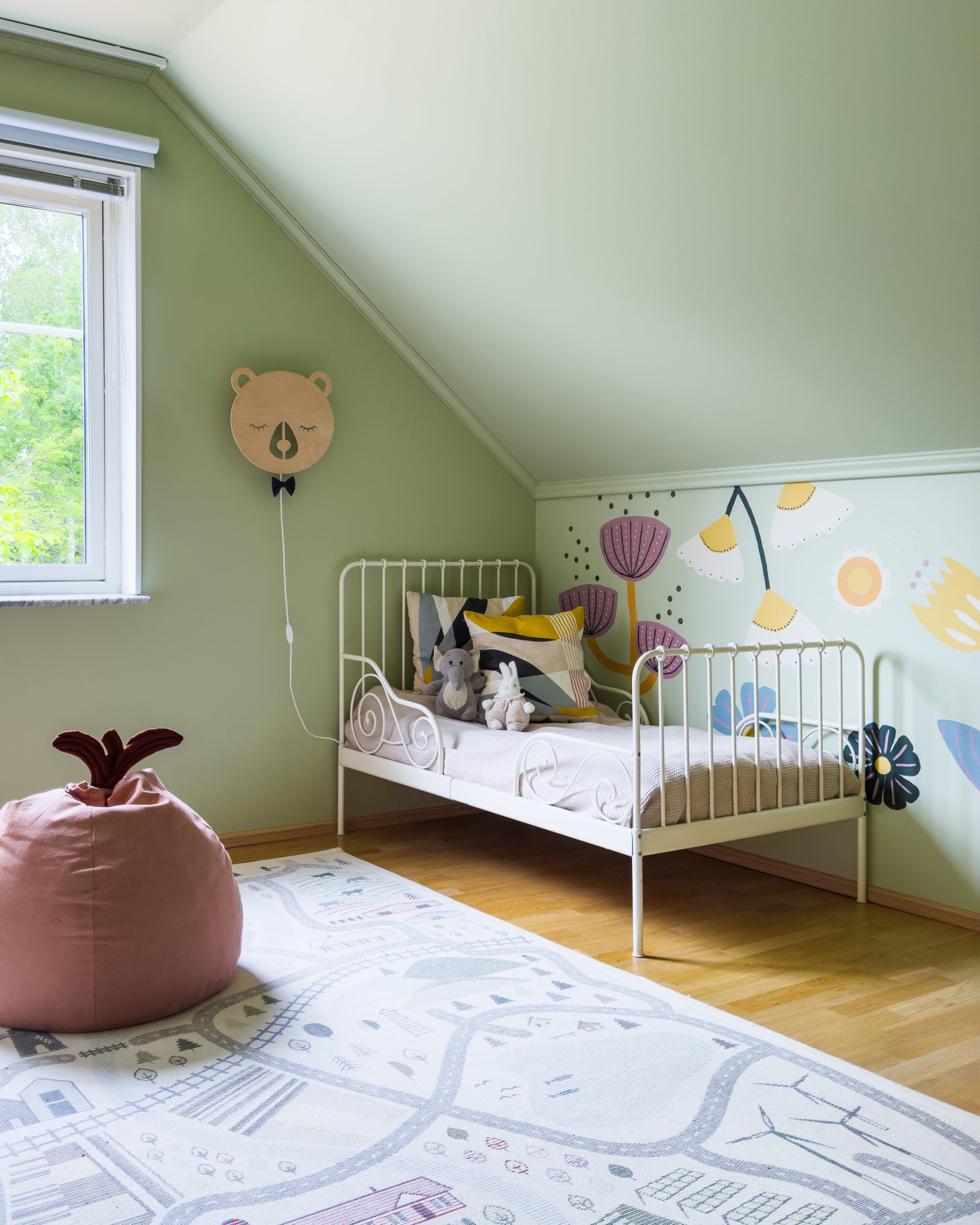 Värikkään lastenhuoneen sisustussuunnittelu – sisustussuunnittelija Helsinki ja Uusimaa